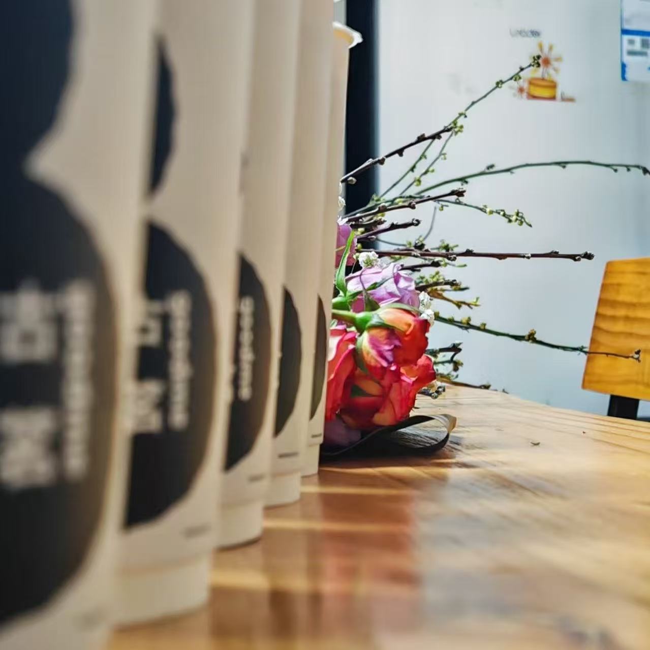 A happy flower arrangement activity